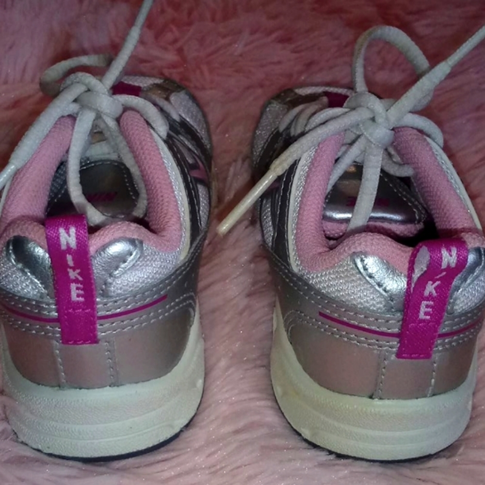 Kids' Nike Shoes - Picture 5 of 7